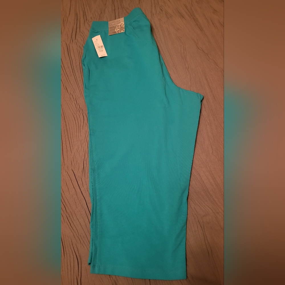 NWT Catherine's Teal Capri Pants.  Stretch.  14W/16W Petite.
